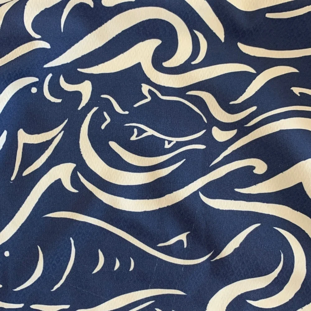 Vineyard Vines blue and white waves with logo whale board shorts size 32